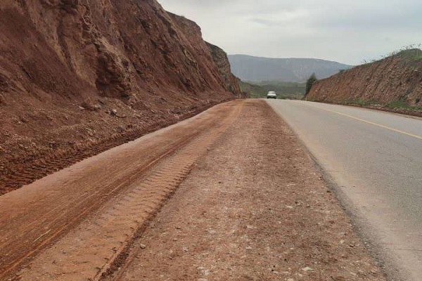 شانه سازي ۷۰ كيلومتر از محورهاي مواصلاتي شهرستان معمولان در استان لرستان